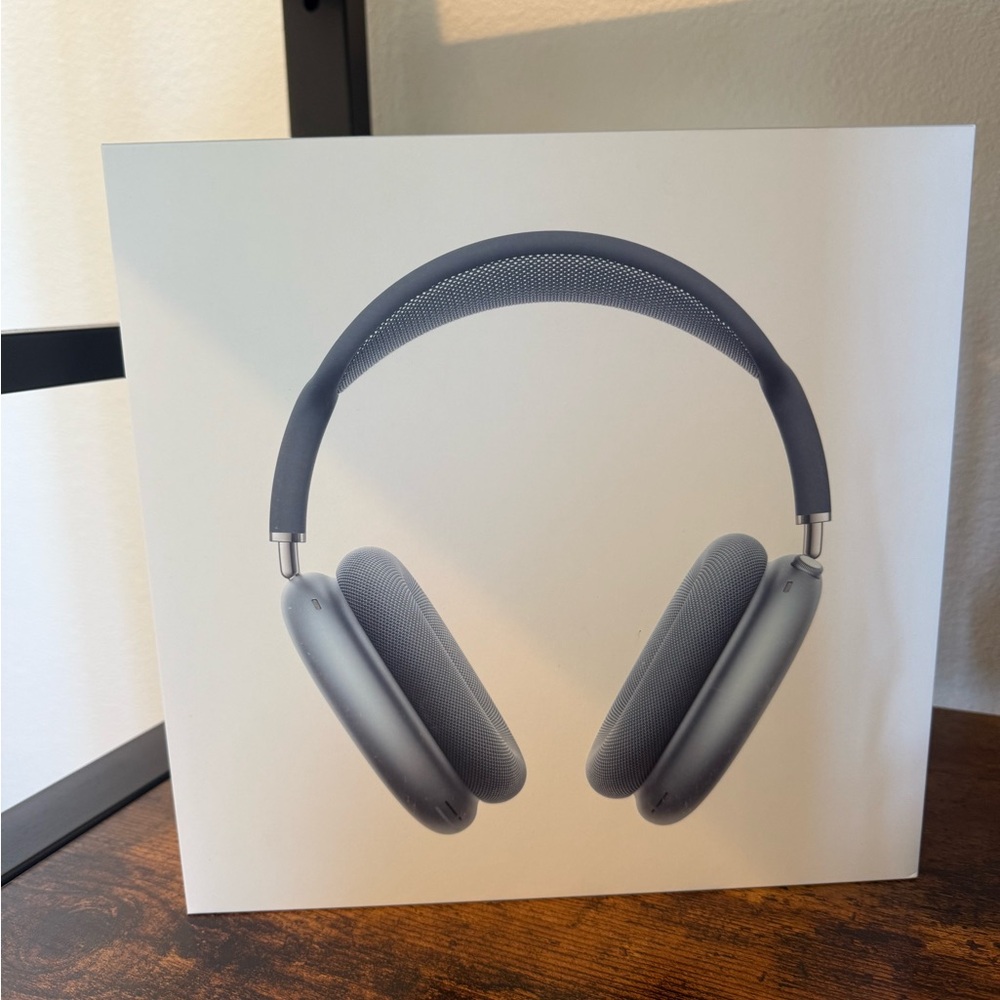 Brand new in box Apple AirPods Max - Blue